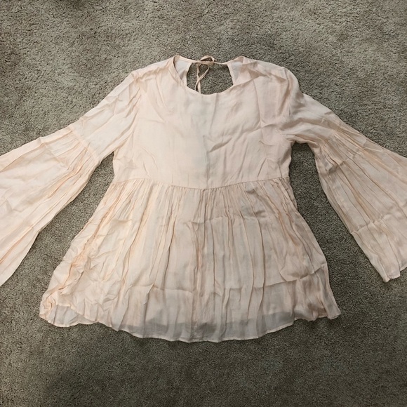Walter Baker Sophie Bell Sleeve Boho Peasant Long Sleeve Flowy Blouse Light Pink - Picture 2 of 8
